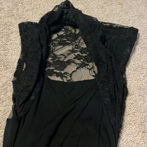 Fitted cotton little black dress with lace back and shoulder